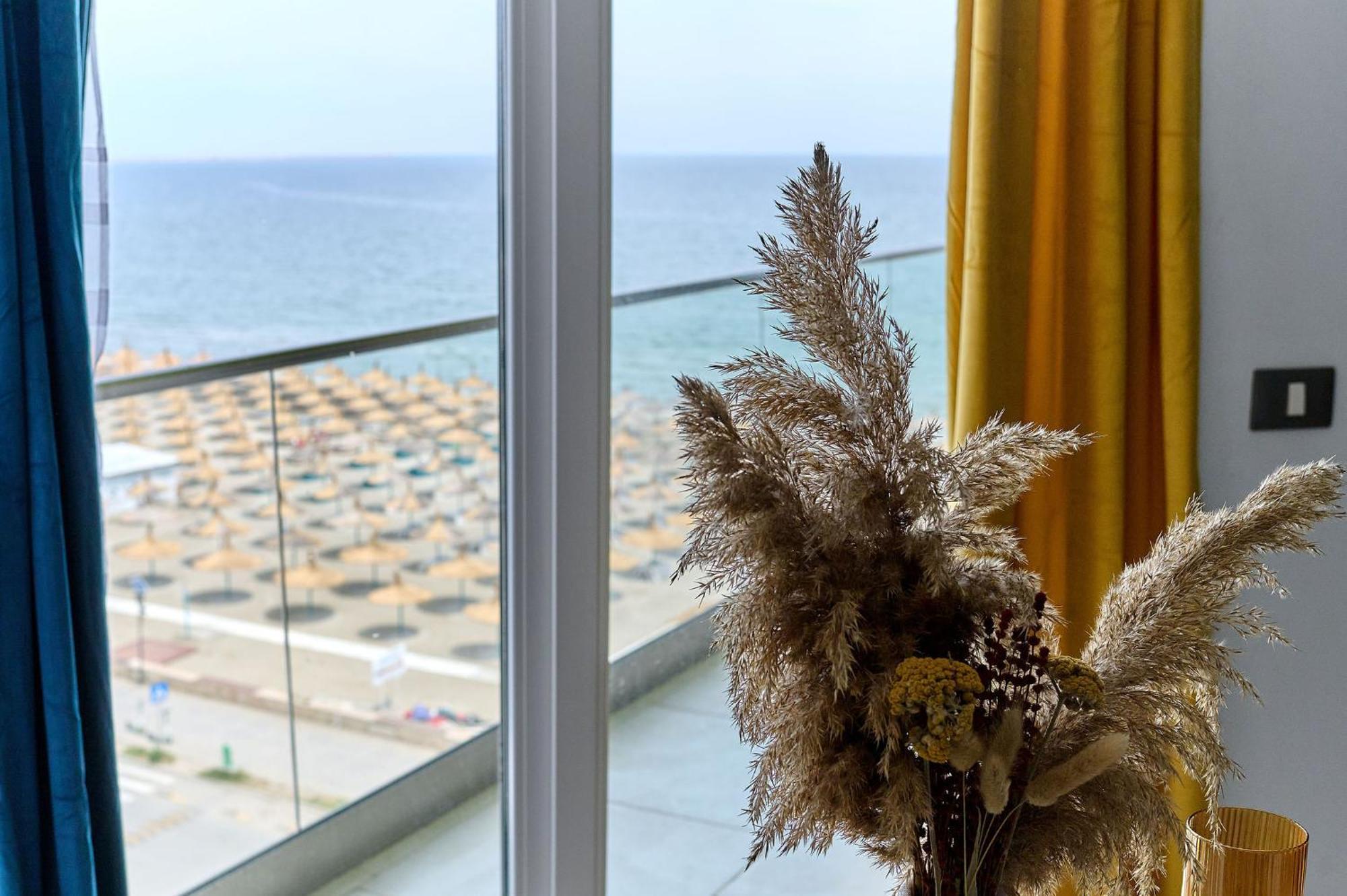 Paradise Sea View 2Bd Apt Spa N Pools Beach Resort Năvodari Екстериор снимка