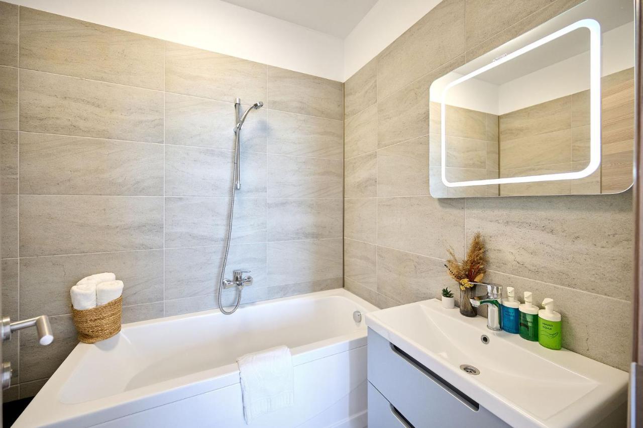 Paradise Sea View 2Bd Apt Spa N Pools Beach Resort Năvodari Екстериор снимка